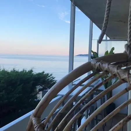 شقة Avec Terrasse Vue A 50 M *